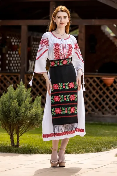 Costum popular tradițional Serafima — miniatura 2