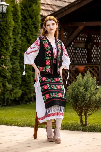 Costum popular tradițional Serafima — miniatura 5