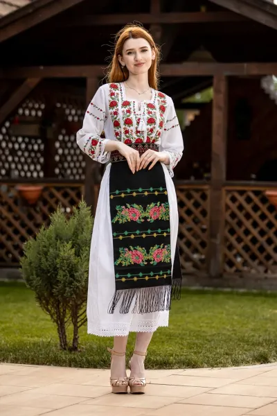 Costum popular tradițional Zamfira