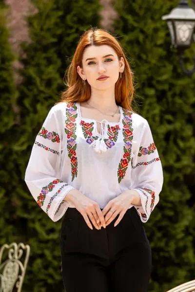 Ie tradițională românească Brândușa