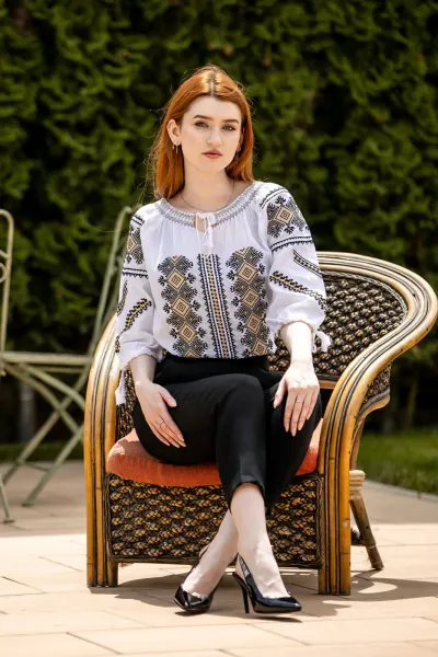 Ie tradițională românească Cernica bej — miniatura 3