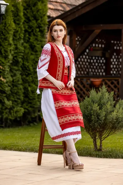 Costum popular tradițional Niculina — miniatura 3