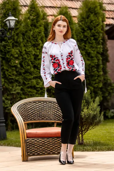 Ie tradițională românească Crenguța — miniatura 3