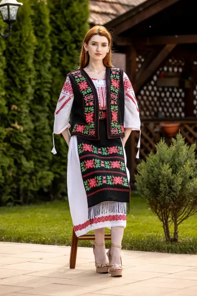 Costum popular tradițional Serafima — miniatura 4