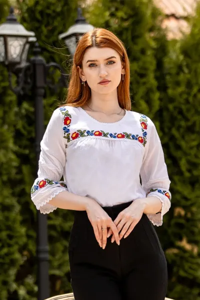 Ie tradițională românească Luminița