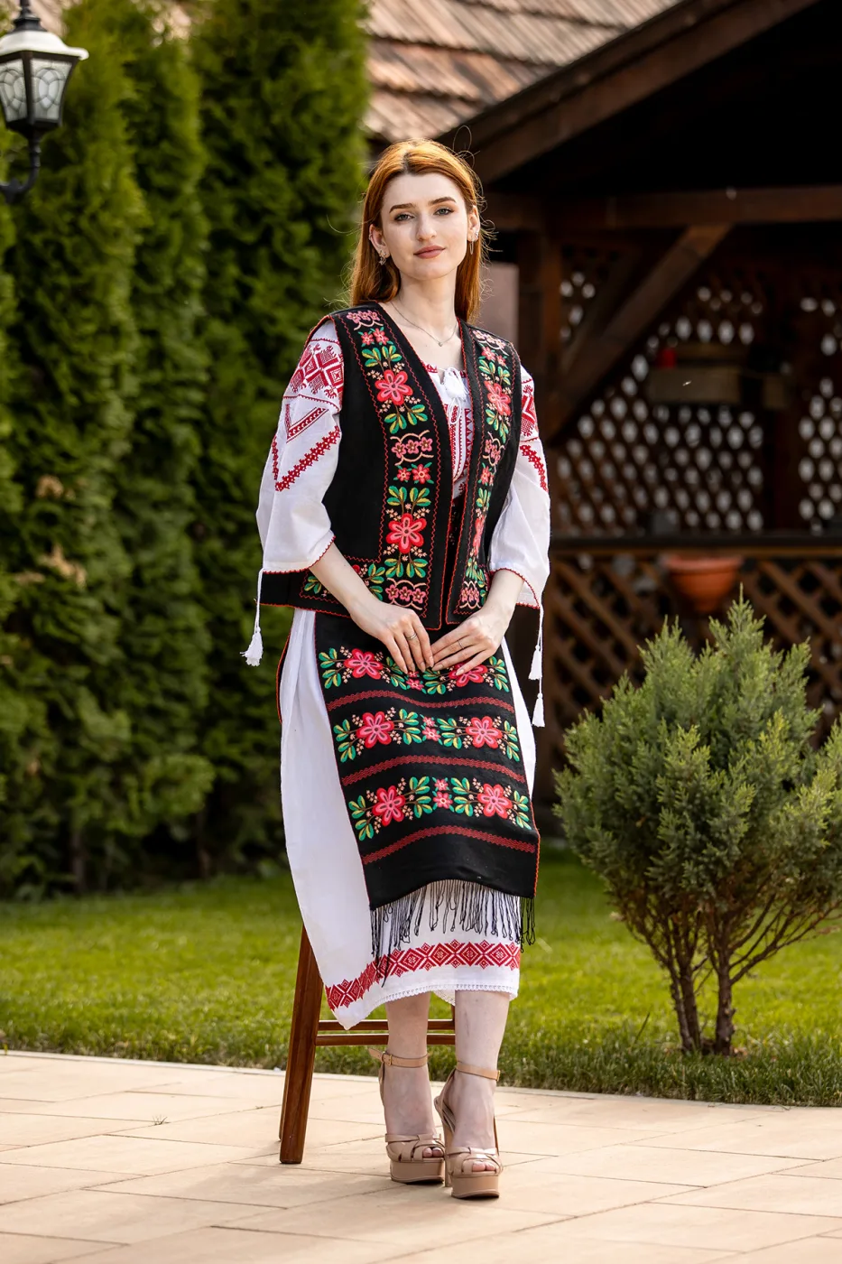 Costum popular tradițional Serafima — imaginea 3