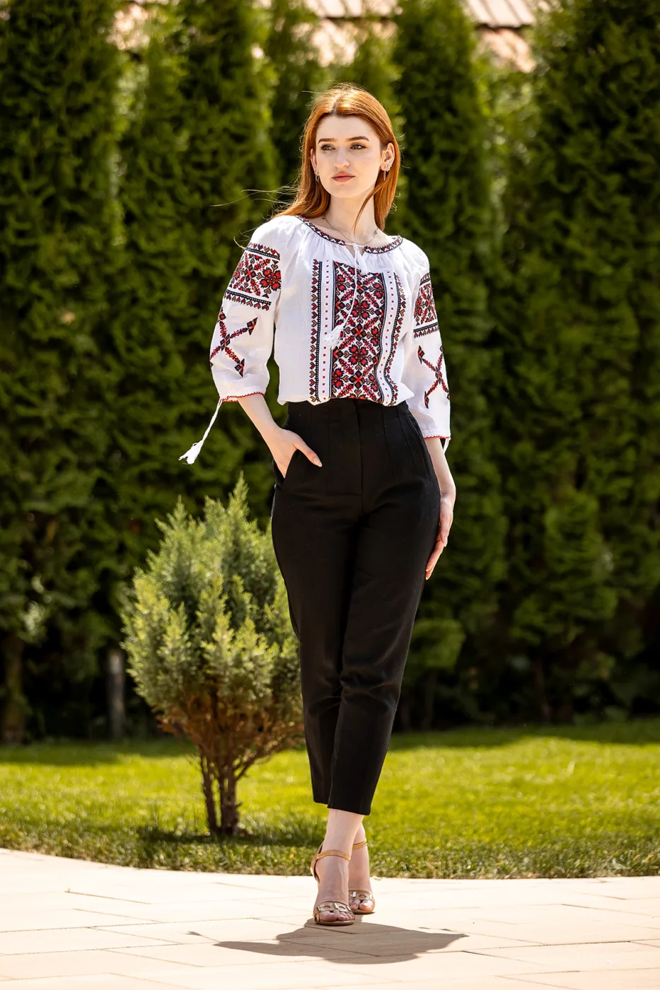Ie tradițională românească Agapia roșu — imaginea 3