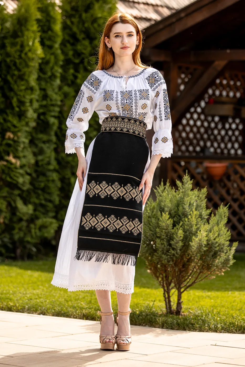 Costum popular tradițional Varvara — imaginea 2