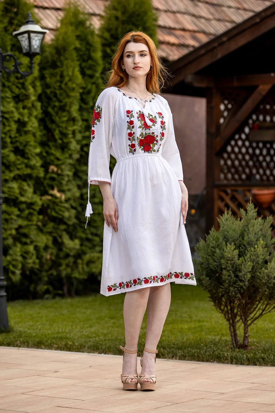 Rochie tradițională Trandafirul roșu — imaginea 4