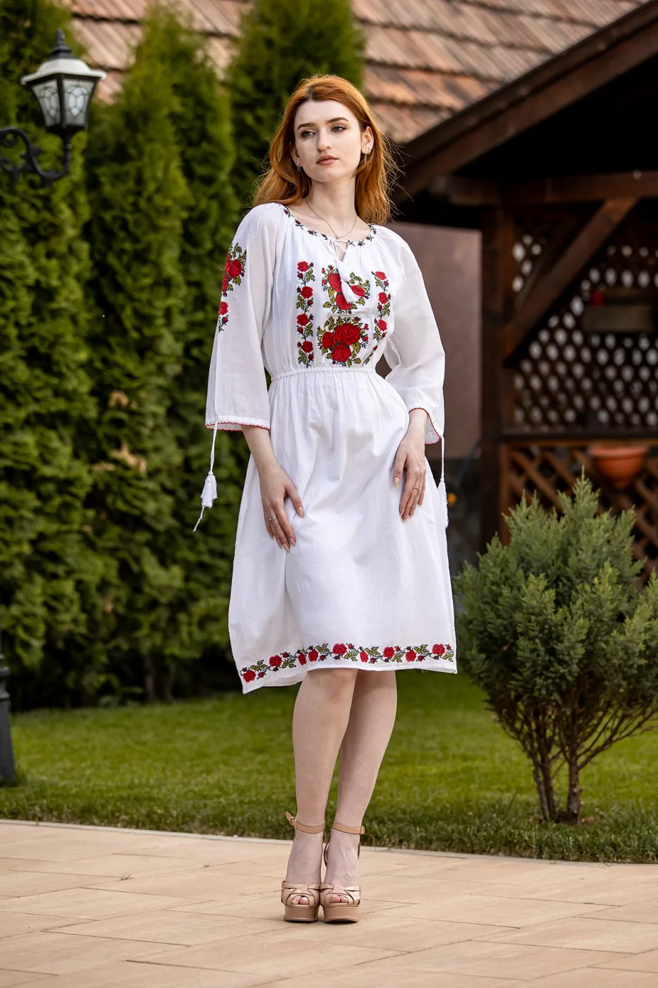 Rochie tradițională Trandafirul roșu — imaginea 3