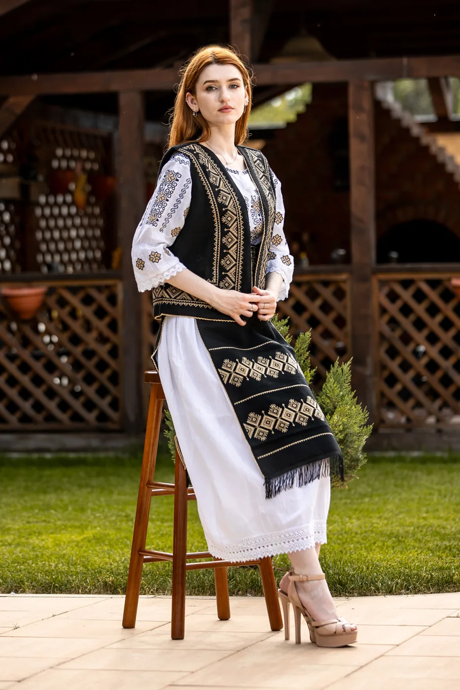 Costum popular tradițional Varvara — imaginea 5