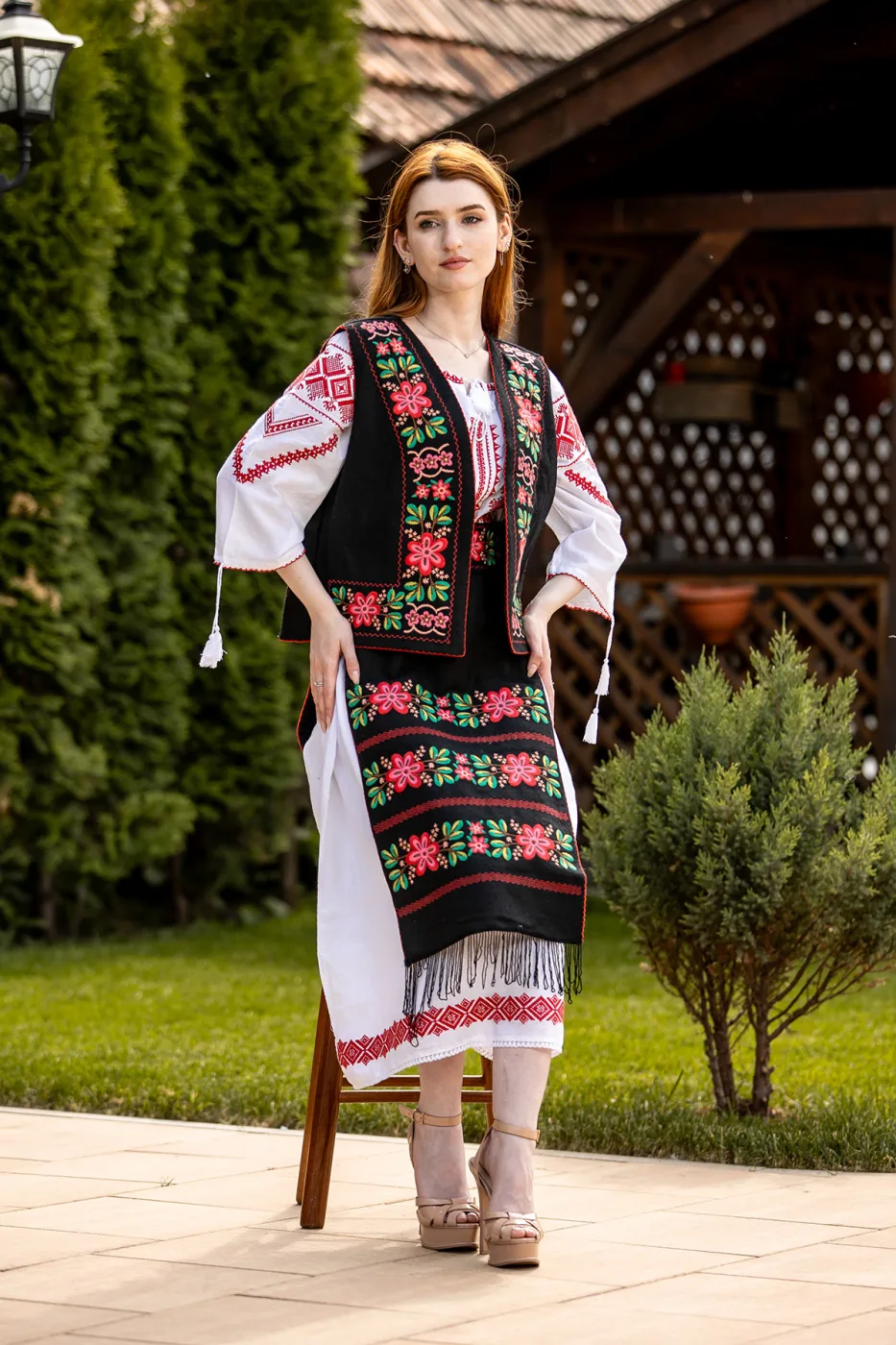 Costum popular tradițional Serafima — imaginea 5