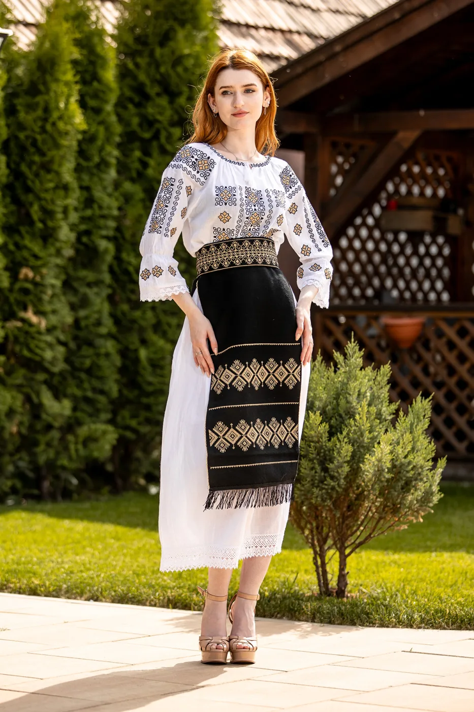 Costum popular tradițional Varvara — imaginea 3
