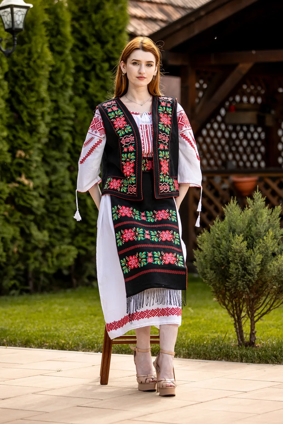 Costum popular tradițional Serafima — imaginea 4