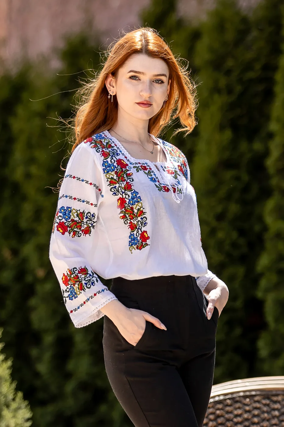 Ie tradițională românească Domnița roșu