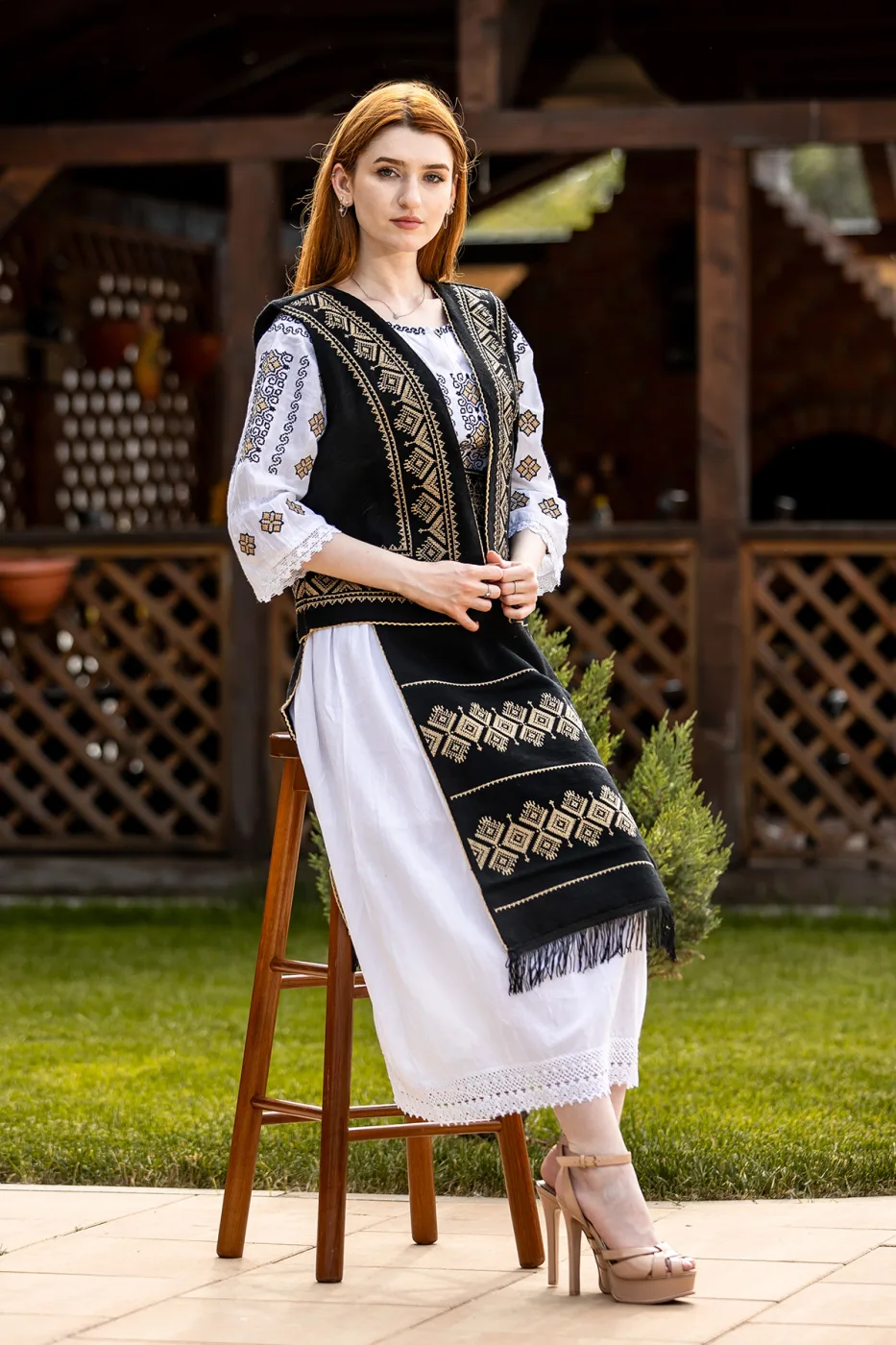 Costum popular tradițional Varvara — imaginea 4